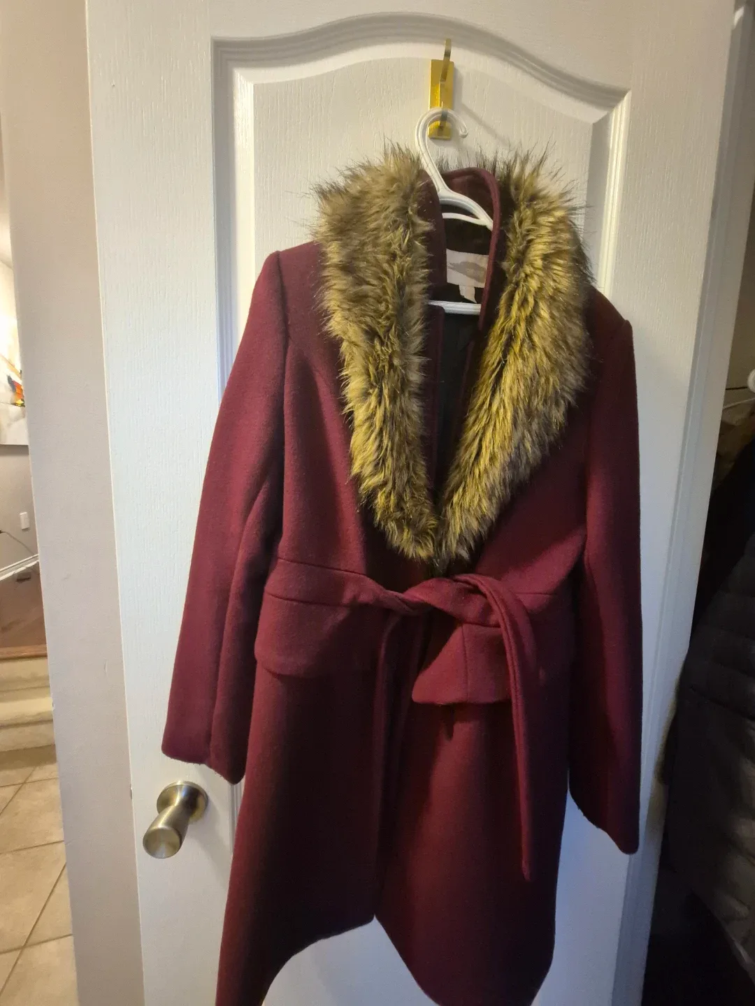 Forever 21 Burgundy Coat with Faux Fur Collar image indicator(4)
