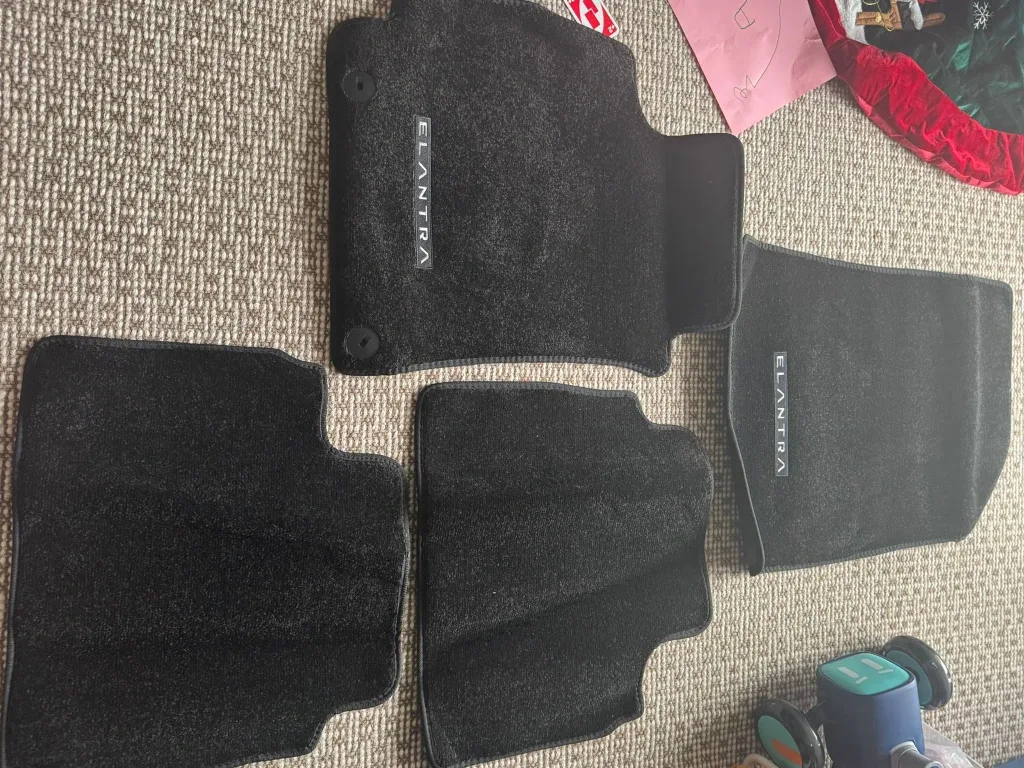 Hyundai Elantra Floor Mats - Black