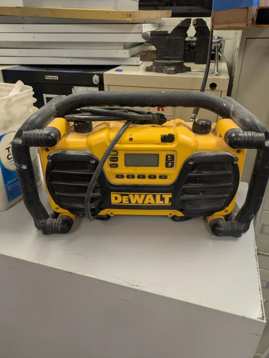 DeWalt DC012 18-Volt Yellow Heavy-Duty Worksite Radio