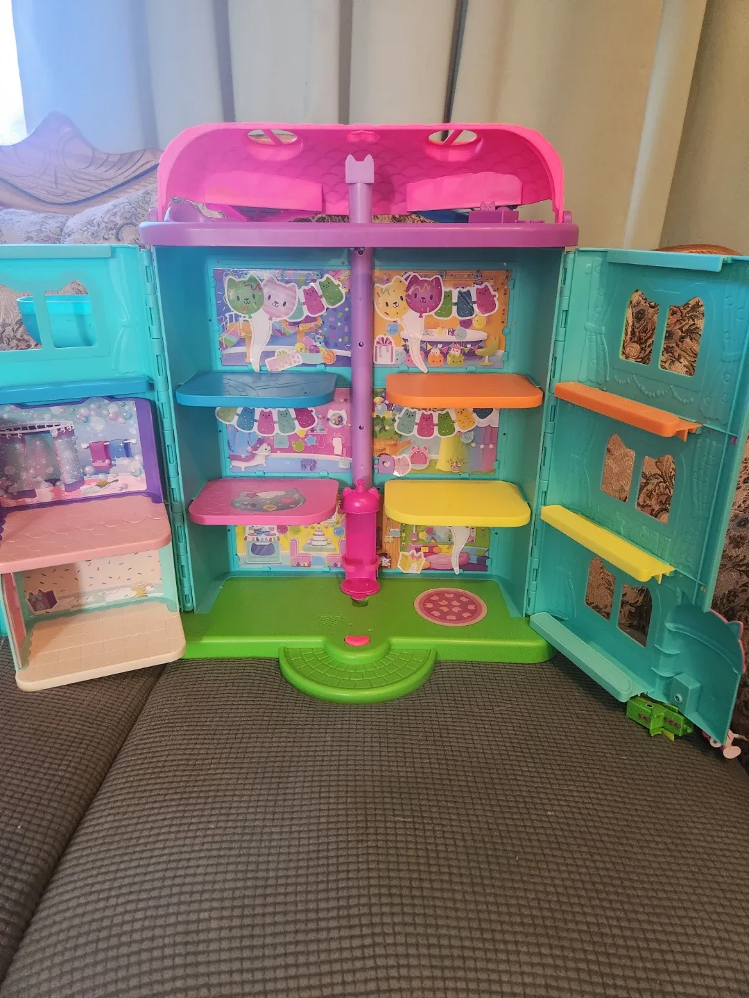 Gabby's Dollhouse Party Dollhouse image indicator(5)