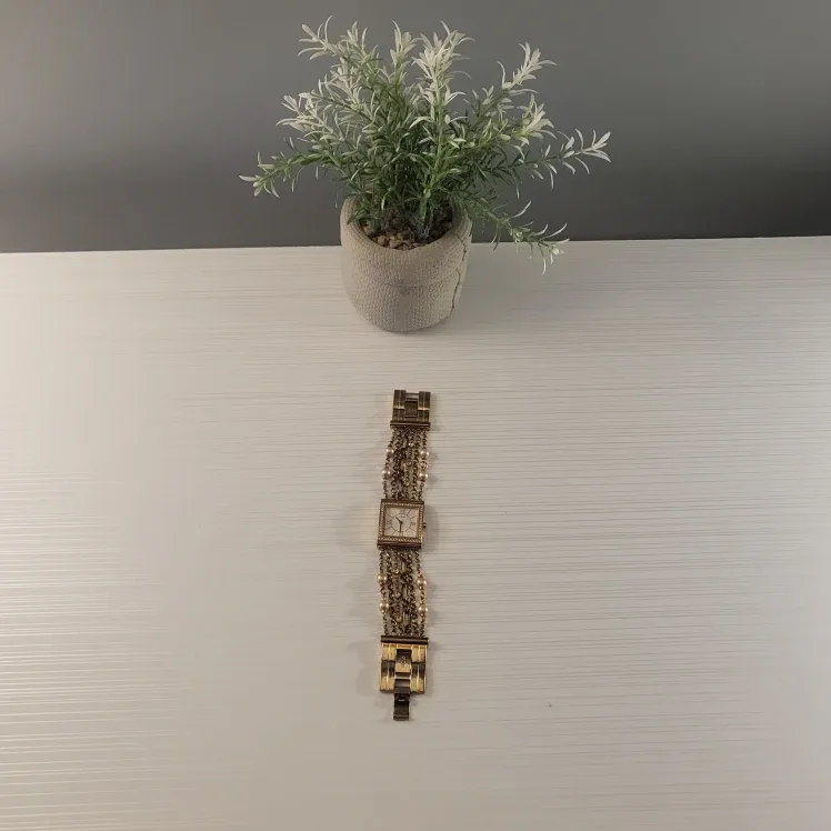 Gently Used! Guess Rose Gold Pearl Watch - Quick Pickup!🚀 image indicator(3)