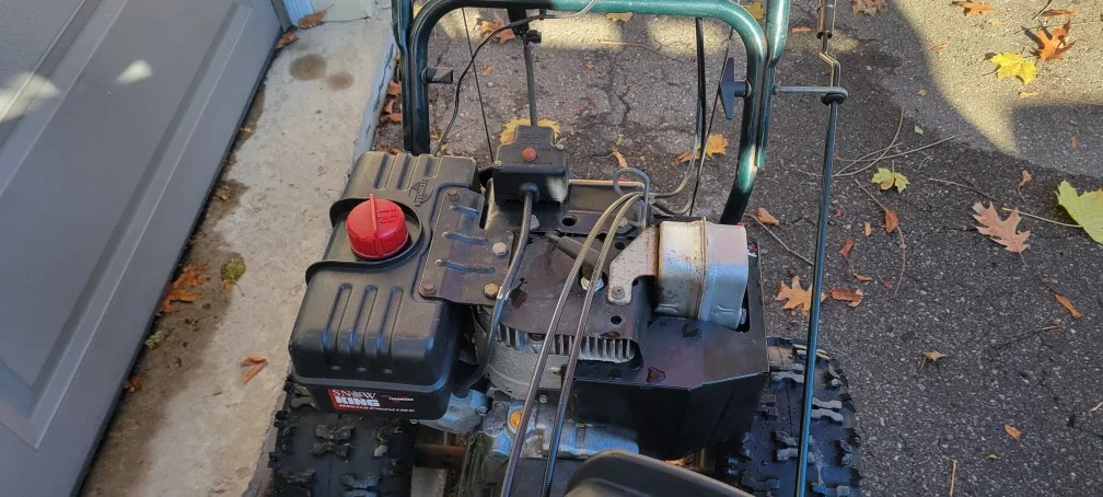 Snowblower with upgrades and cab image indicator(3)