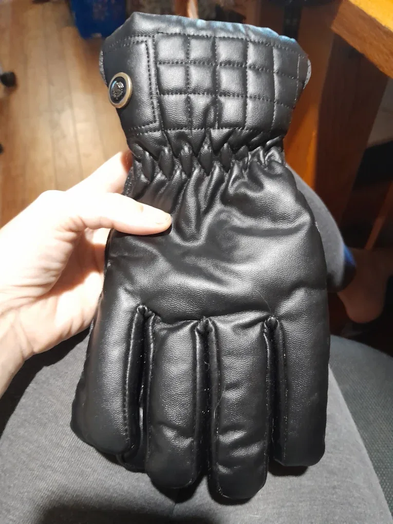 Winter hat and gloves thumbnail