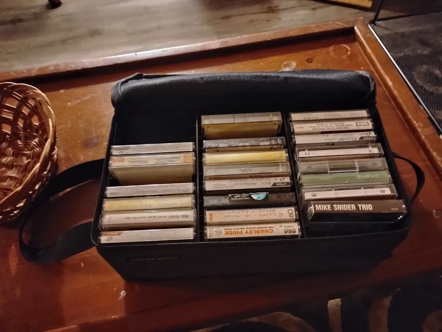 Case Logic Cassette Tape Storage Case image indicator(2)