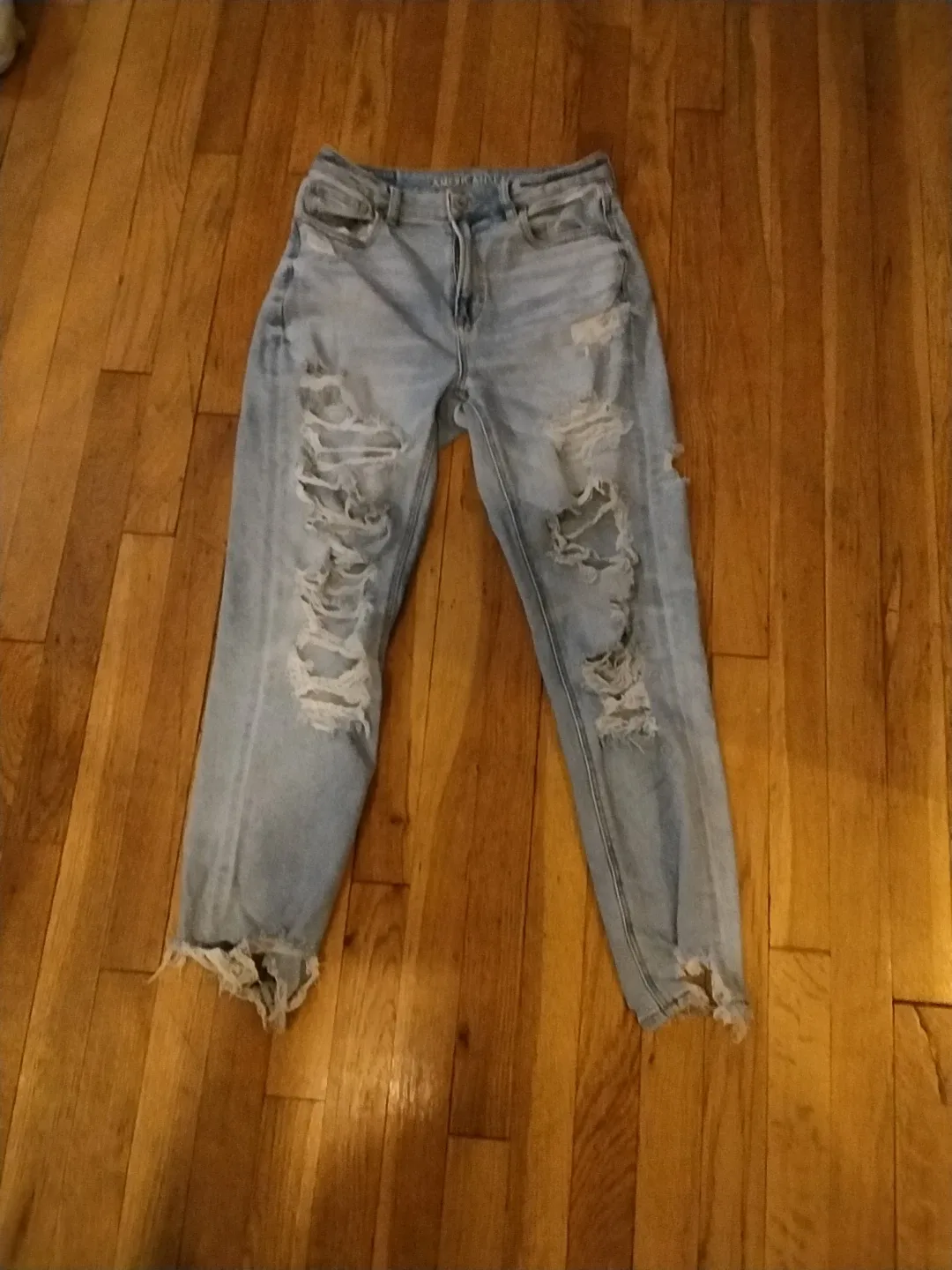 American Eagle Ripped Jeans image indicator(5)