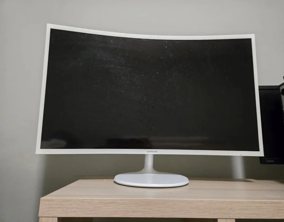 Samsung 32" Curved Monitor