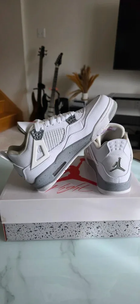 New Air Jordan 4 Retro White Oreo Size 10.5 image indicator(4)