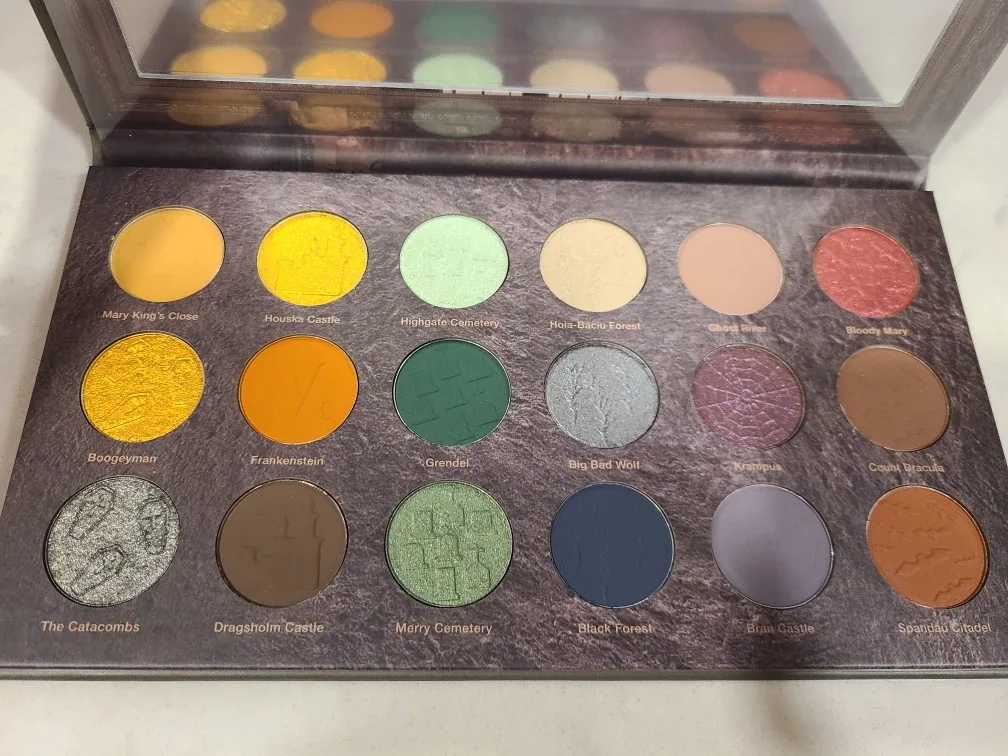Nomad Haunted Europe Eyeshadow Palette image indicator(2)