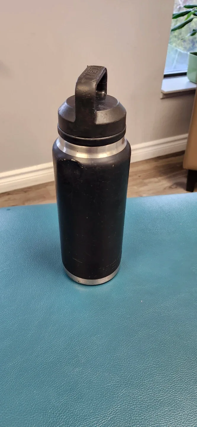 Yeti Rambler Chug Water Bottle 36oz Heavy Duti image indicator(2)