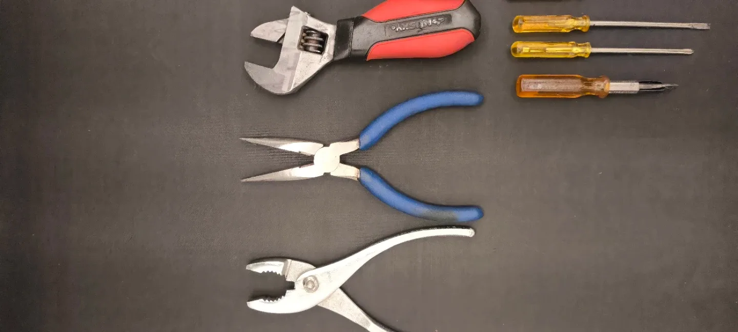 Mixed Set of Hand Tools image indicator(4)