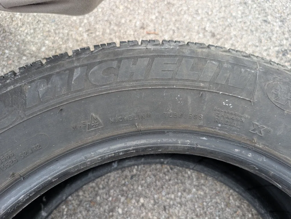4 set of Michelin X-Ice 205/65R16 Winter Tire
