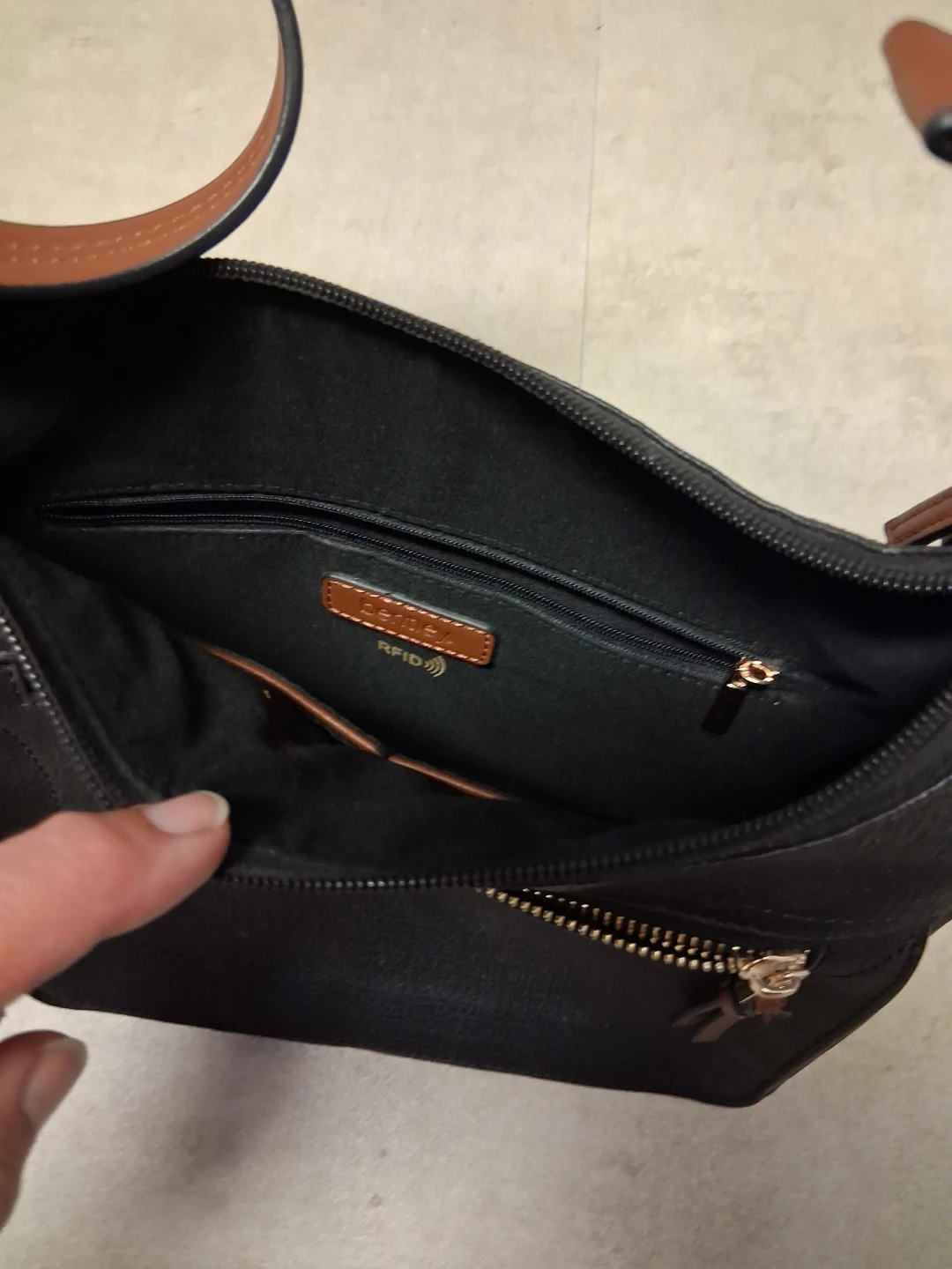 Bentley Black Shoulder Bag - photo 4
