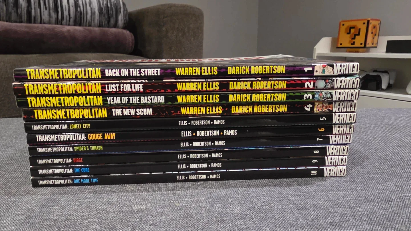 Graphic Novel Set image indicator(3)