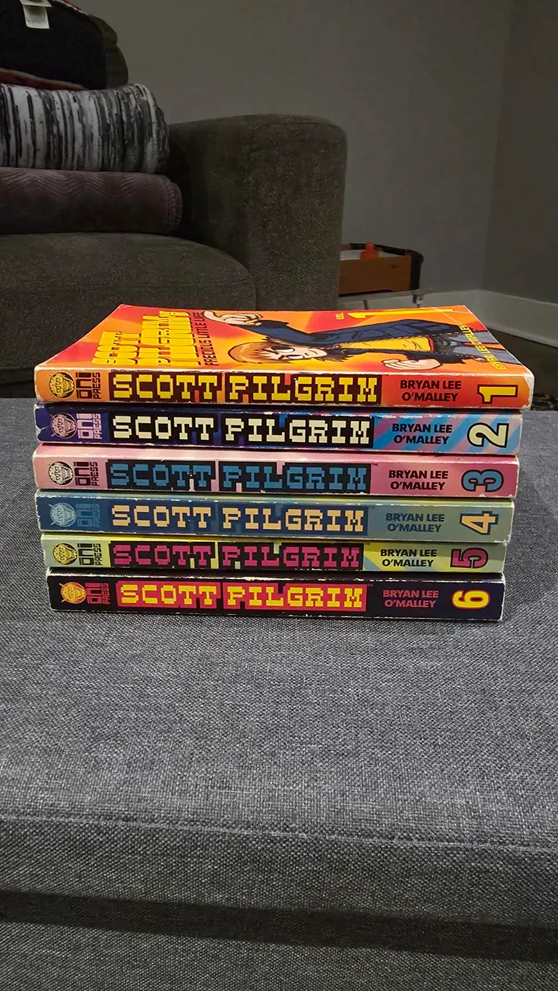 Graphic Novel Set image indicator(4)