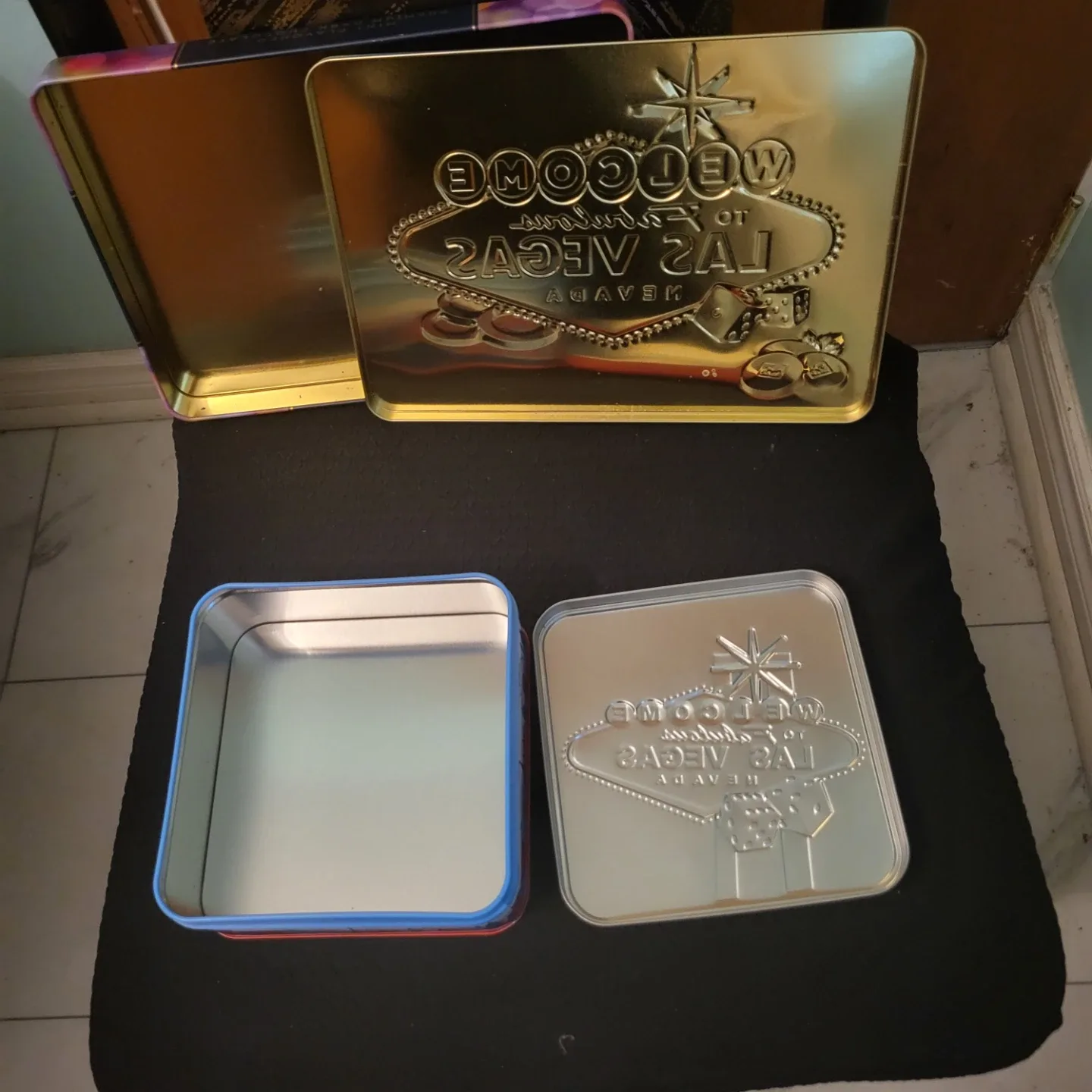 Astor Las Vegas Chocolate Truffle Tins image indicator(2)