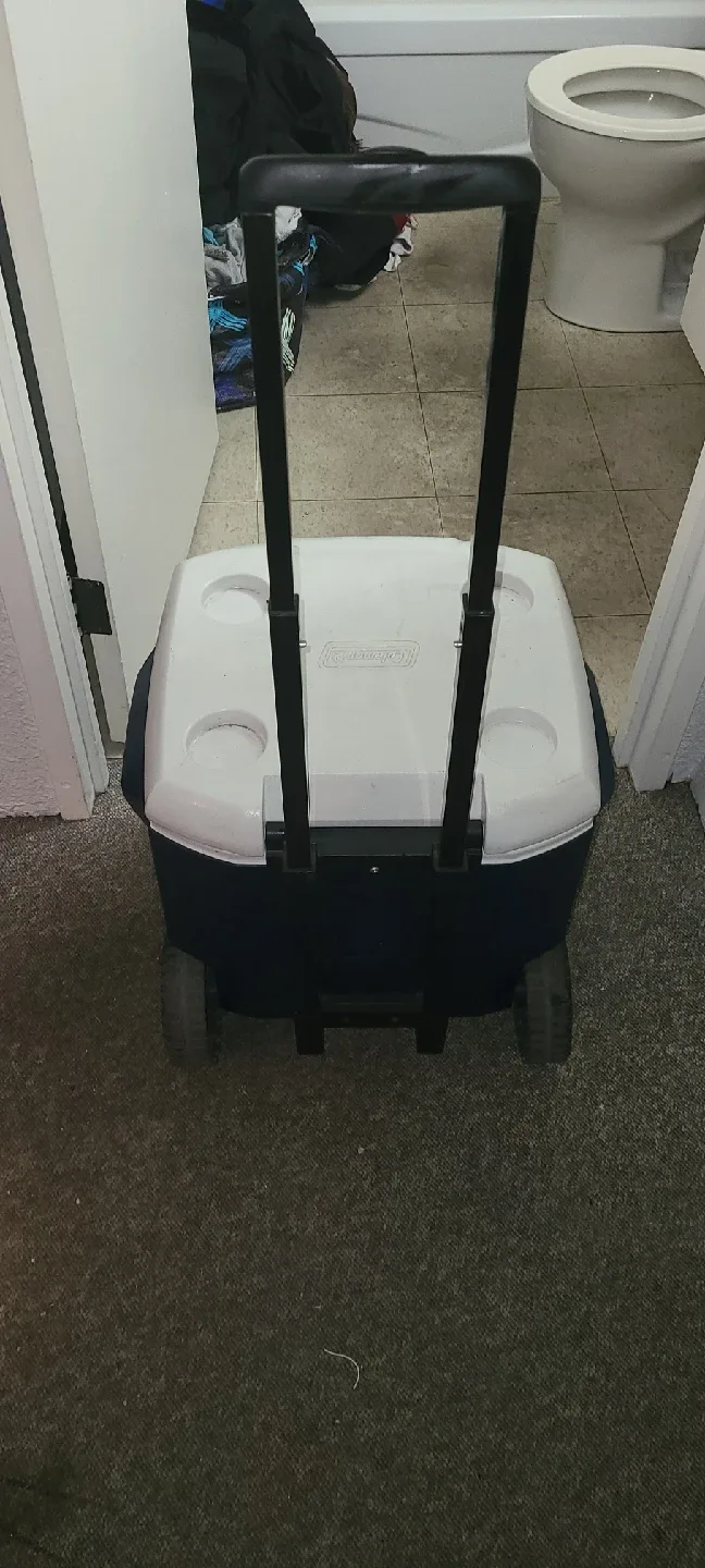 Coleman Rolling Cooler image indicator(2)