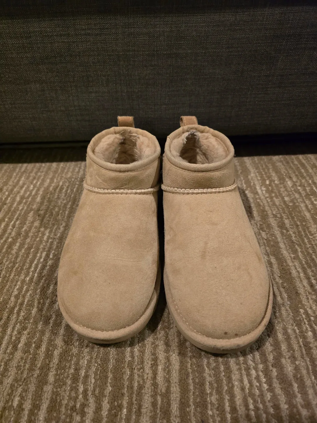UGG Women's Classic Ultra Mini Boot Size 6
