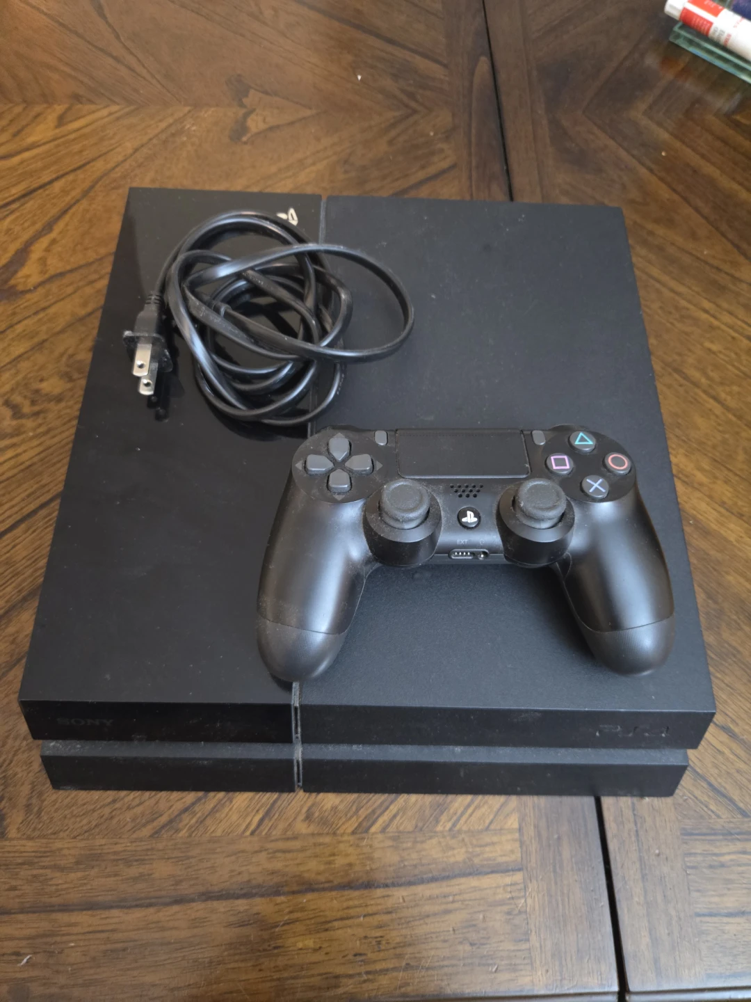 PlayStation 4 (PS4) Console