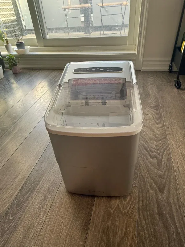 Insignia Portable Ice Maker - Like New! image indicator(4)