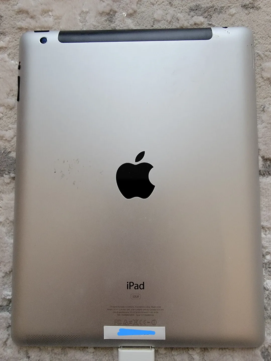 iPad 3rd gen 32GB Silver with cellular and wifi image indicator(3)