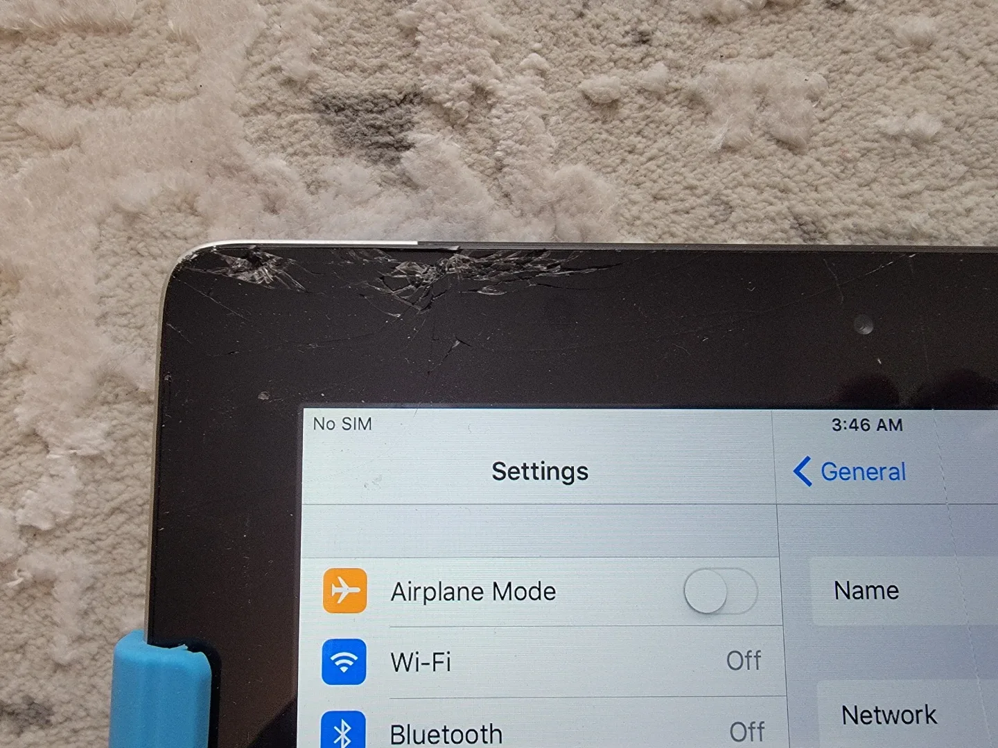 iPad 3rd gen 32GB Silver with cellular and wifi image indicator(5)