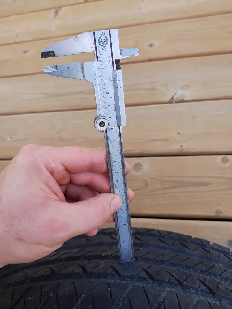 Set of 4 Kelly Edge A/S 235/70R16 Tires image indicator(4)