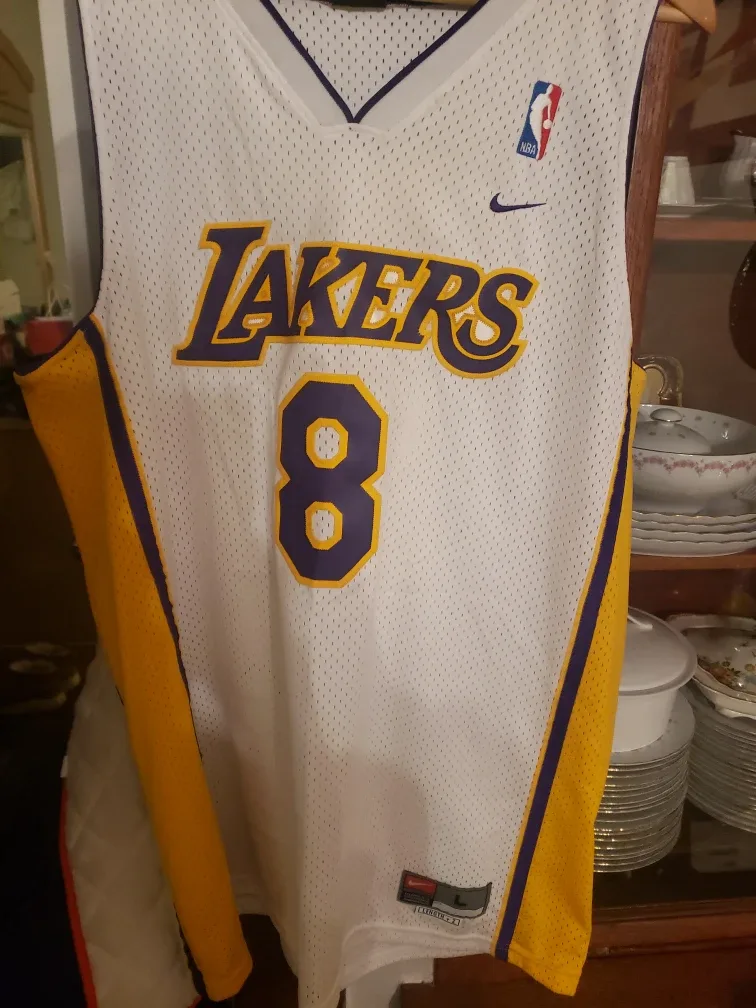 Nike Lakers Bryant #8 Jersey - Size L
