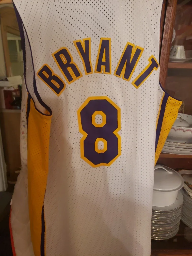 Nike Lakers Bryant #8 Jersey - Size L image indicator(2)