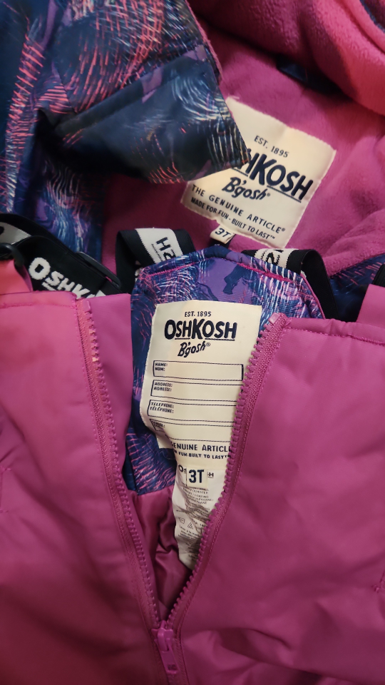 OshKosh B'gosh Snowsuit - Size 3T - photo 2