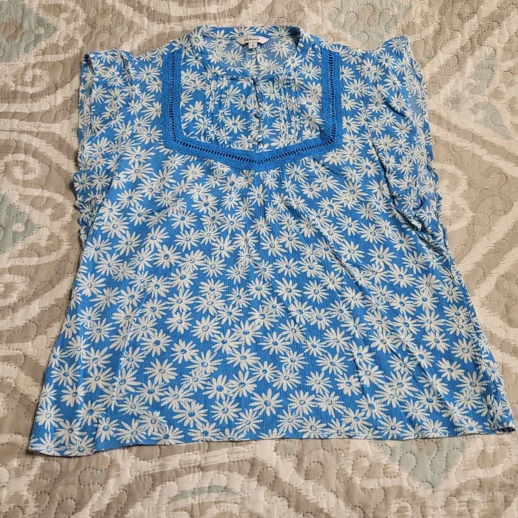 Ladies Size Small Top thumbnail
