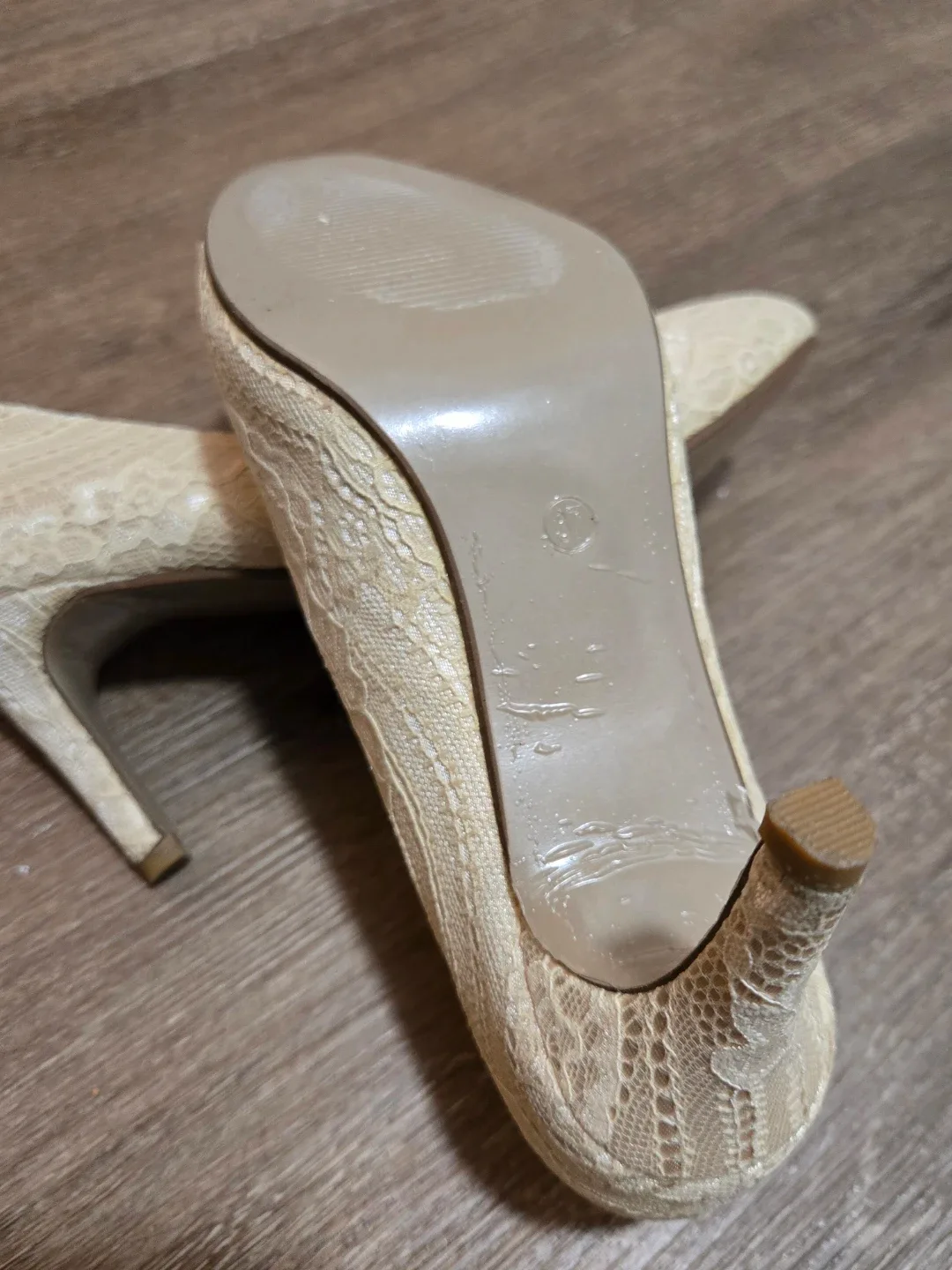 Elegant Beige Lace Heels - Size 37 EU 7 US Like New image indicator(4)