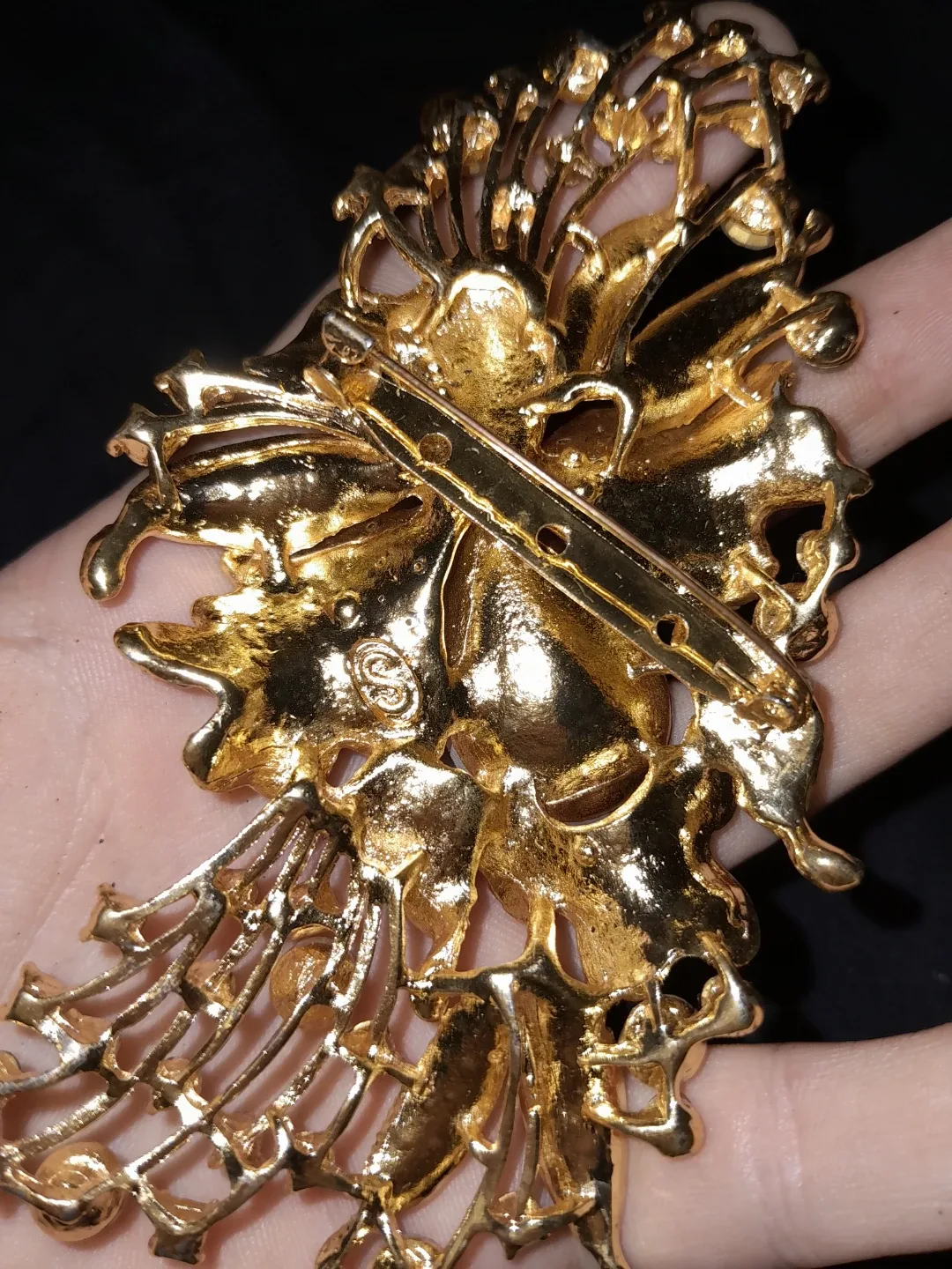 Vintage Gold Tone Brooch with Rhinestones image indicator(2)