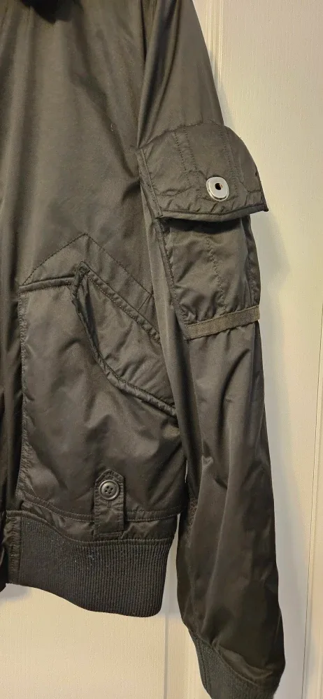 GAP Black Bomber Jacket Pre-Loved Medium image indicator(3)
