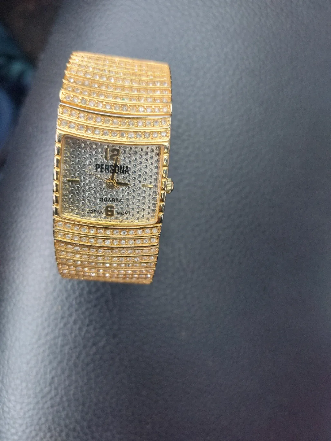 Persona Quartz Gold Tone Watch image indicator(3)