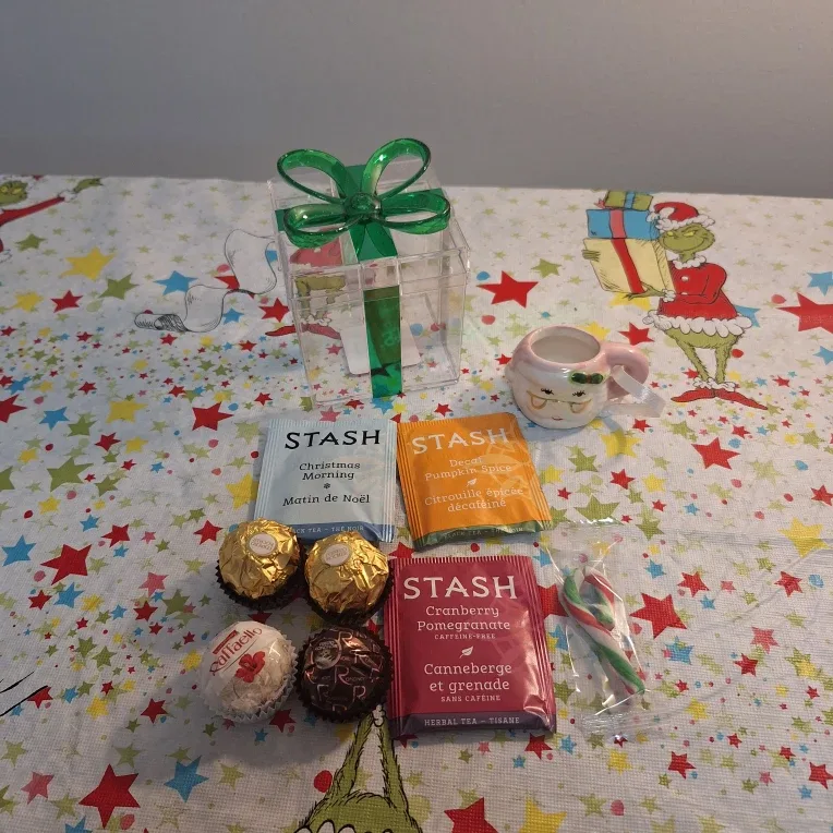 Festive Holiday Gift Set! image indicator(4)