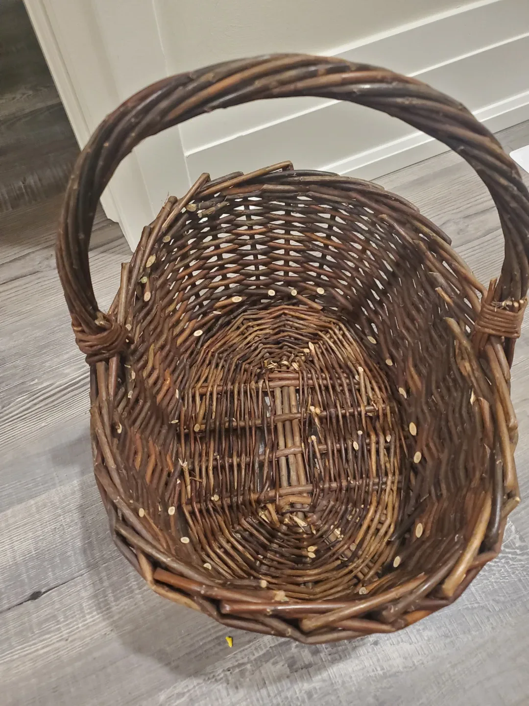 Sturdy wicker basket with handle image indicator(2)