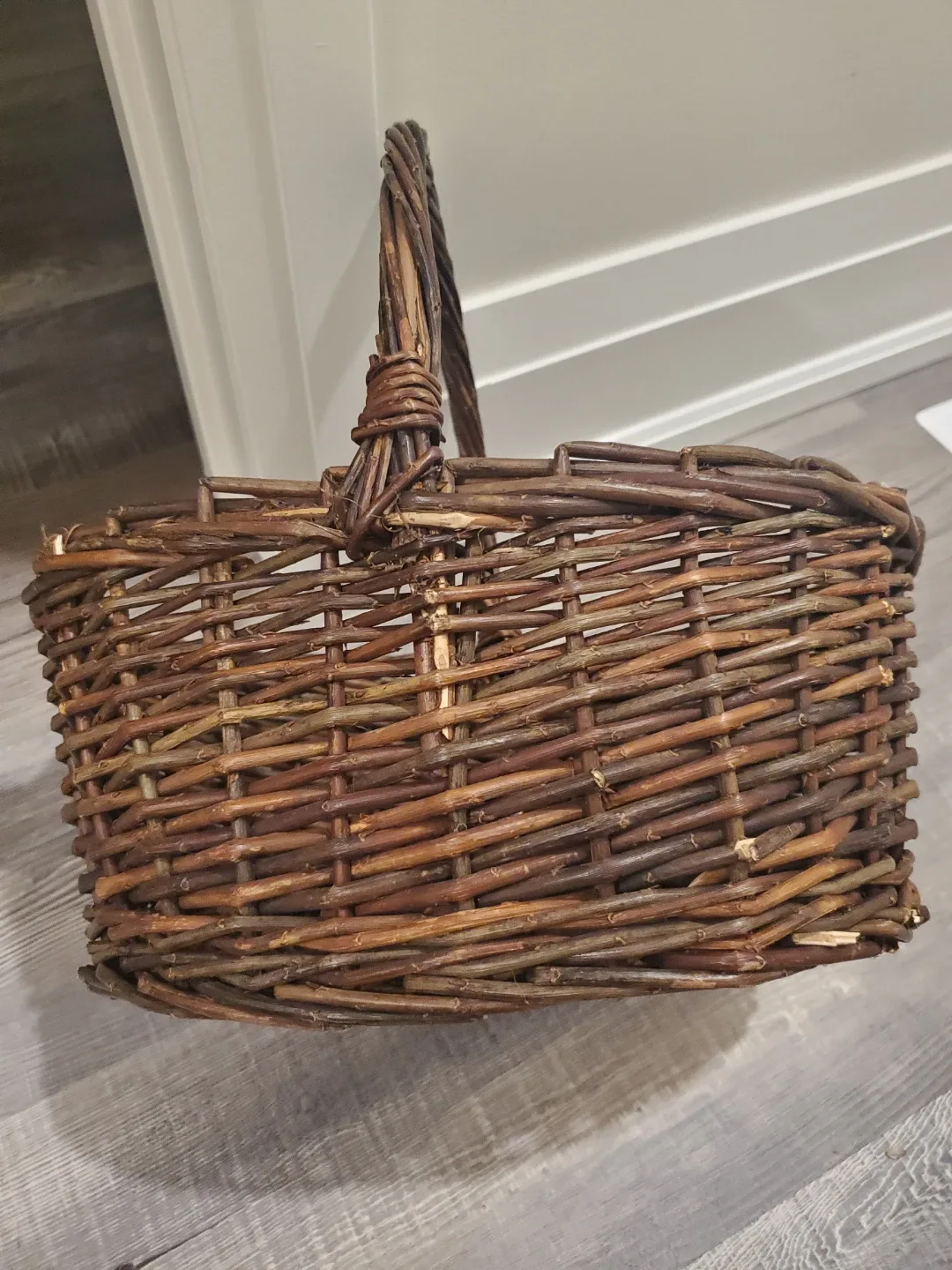 Sturdy wicker basket with handle image indicator(3)