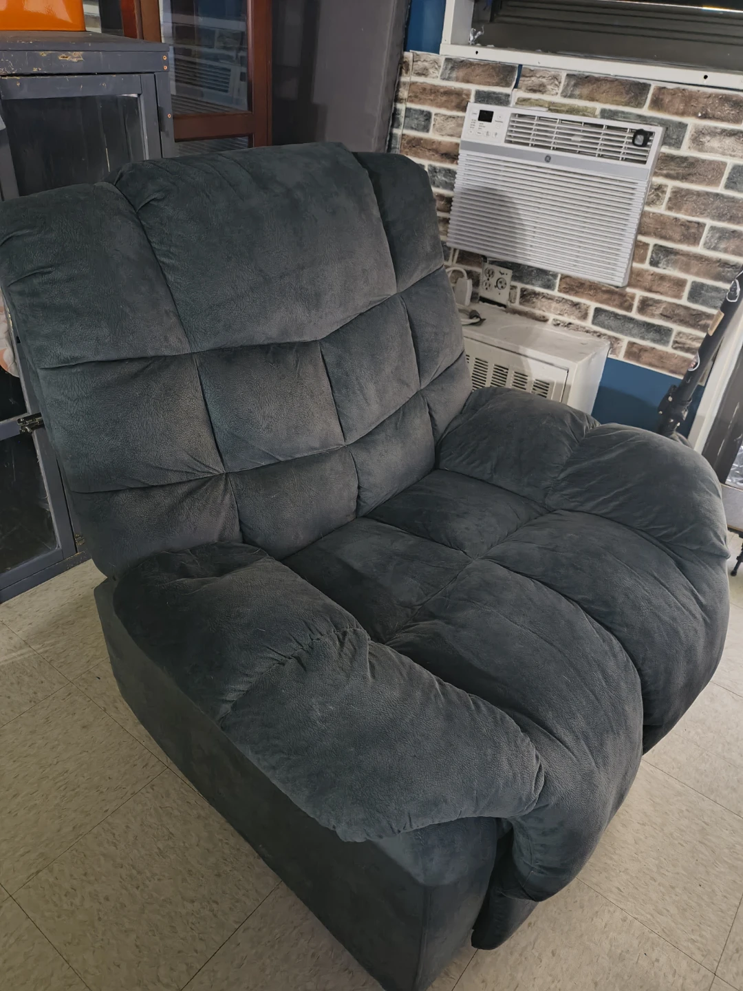 Comfortable Gray Recliner Chair - photo 4