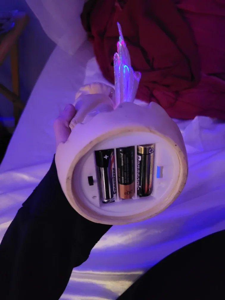 Angel Figurine with Light-Up Wings image indicator(2)