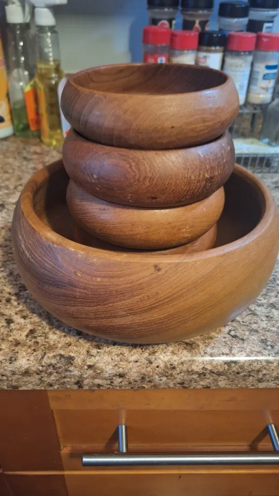 Vintage salad bowls set. Pickup And Cash Only