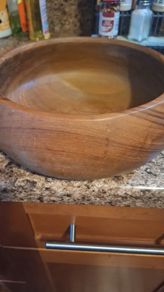 Vintage salad bowls set. Pickup And Cash Only image indicator(2)