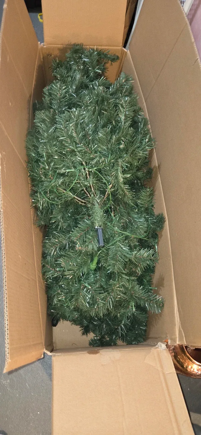 NOMA 6 1/2' Pre-Lit Colour-Changing Tree