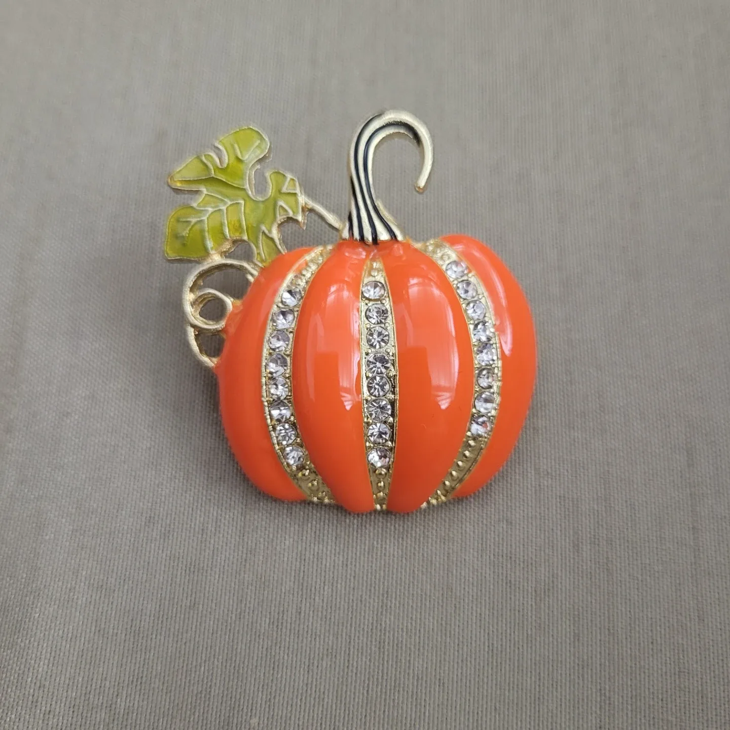 Beautiful 1 1/2" Pumpkin Fashion Brooch Brand New without Tags thumbnail