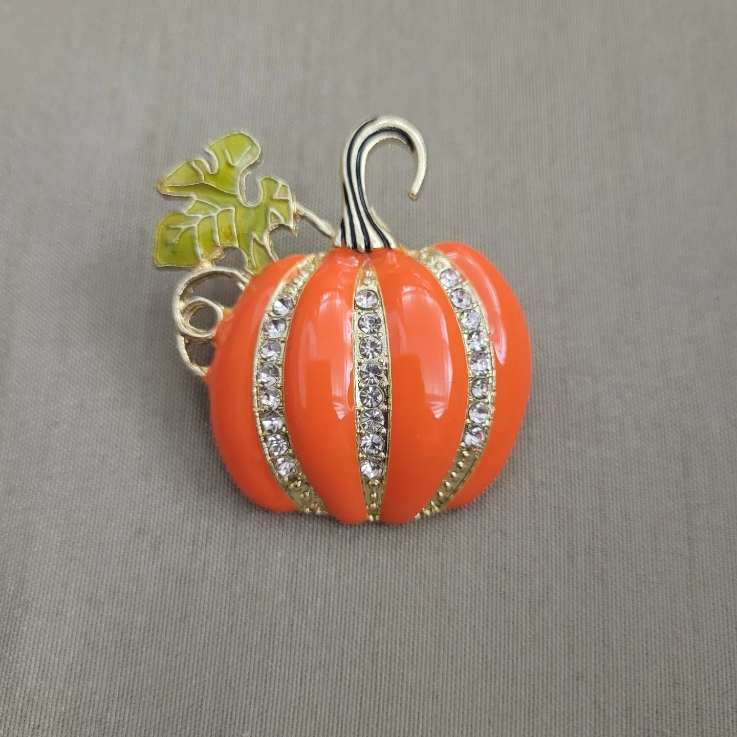 Beautiful 1 1/2" Pumpkin Fashion Brooch Brand New without Tags image indicator(2)