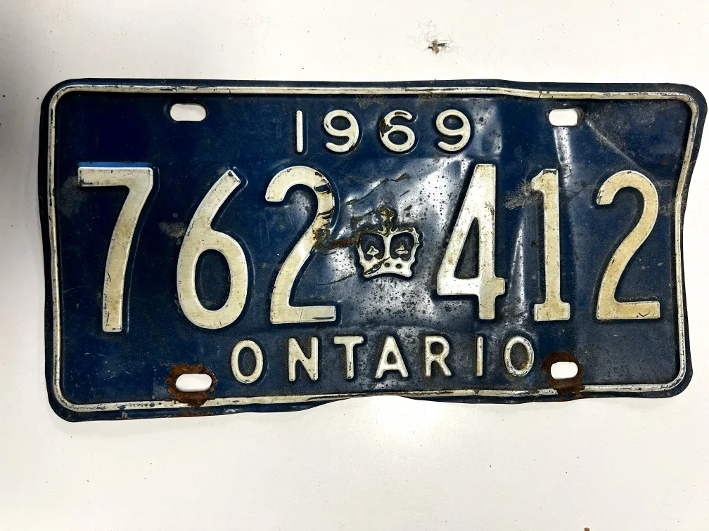 25 Vintage Authentic License Plate Collection (1931–1978) image indicator(8)