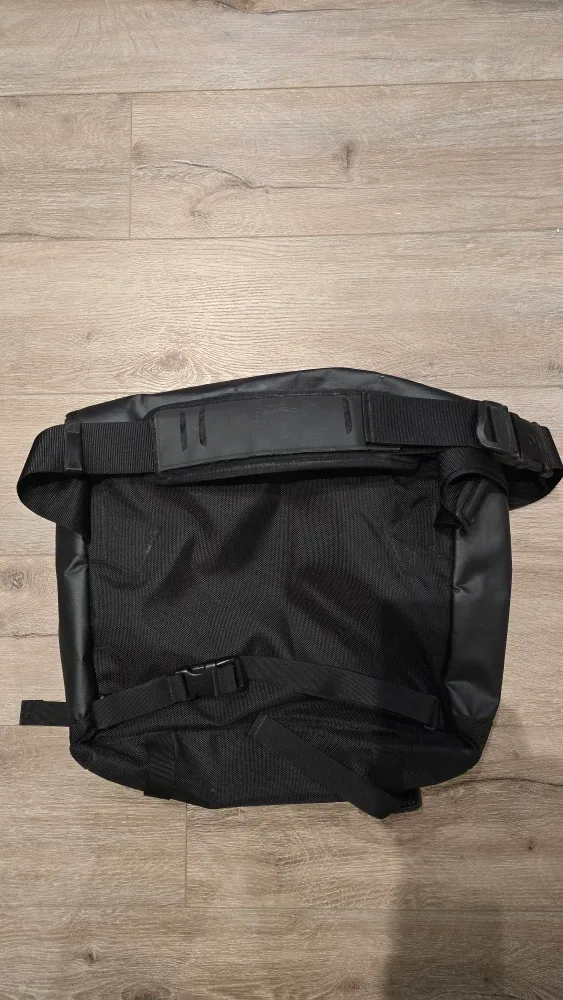 The North Face Black Messenger Bag image indicator(2)
