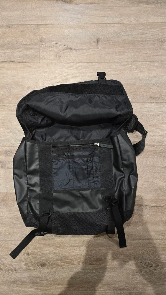 The North Face Black Messenger Bag image indicator(3)