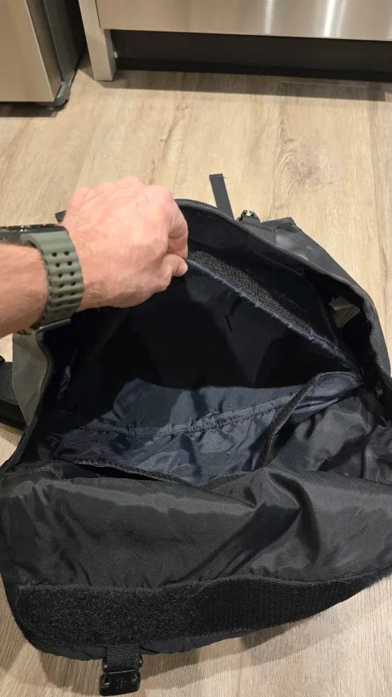 The North Face Black Messenger Bag image indicator(5)