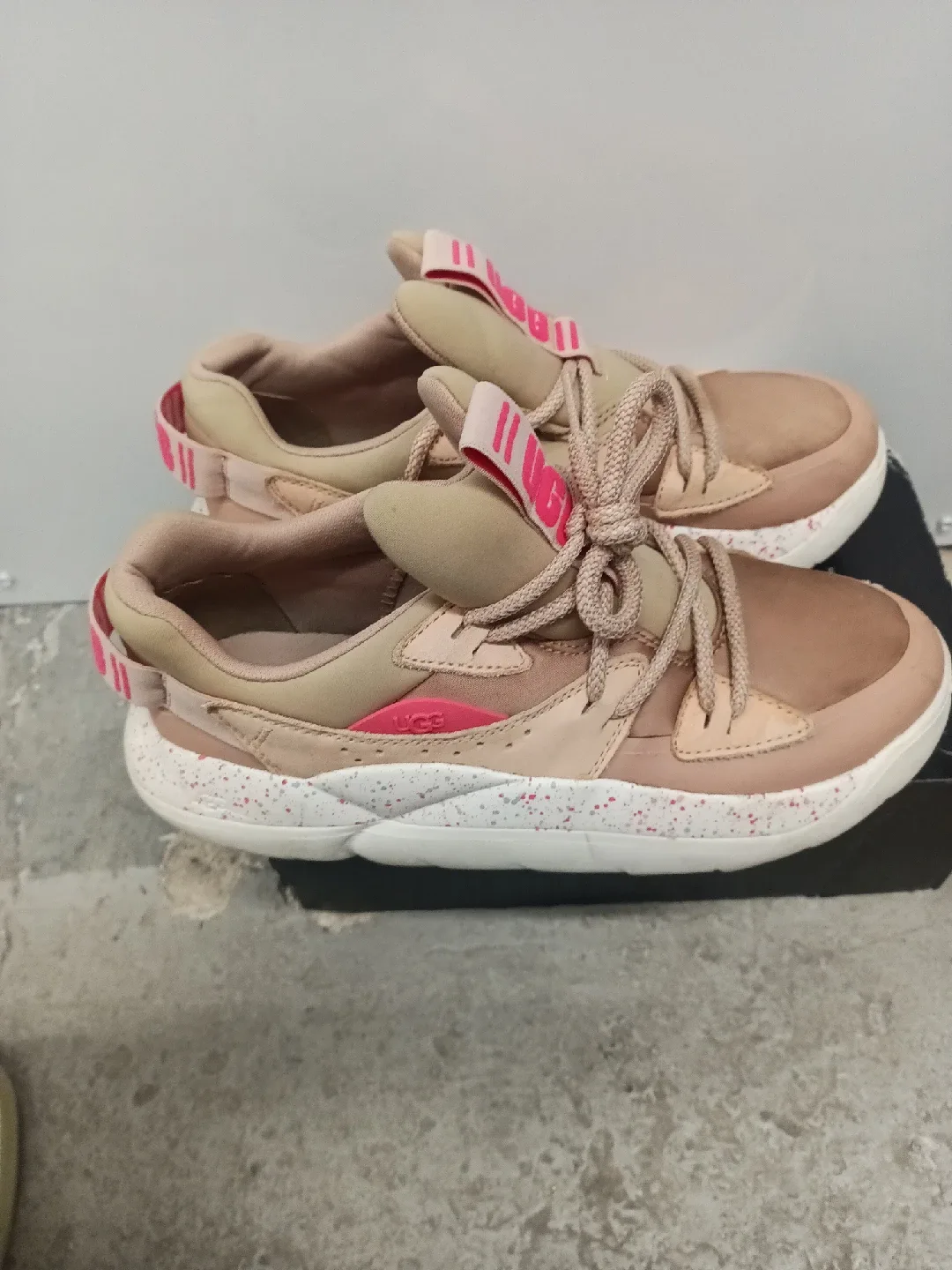 UGG Women's Zilo Sand Sneakers image indicator(2)