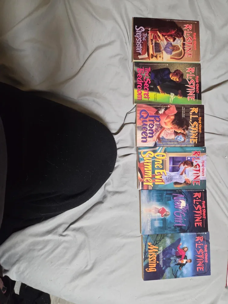 R.L. Stine Fear Street Novels image indicator(2)